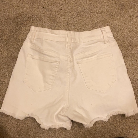 High wasted white denim shorts - Picture 2 of 3